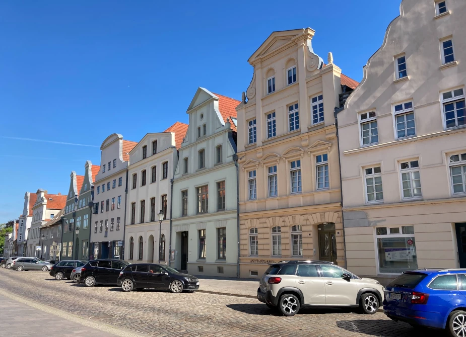 Schöne Häuser in Wismar, fotografiert beim Umzug mit USH